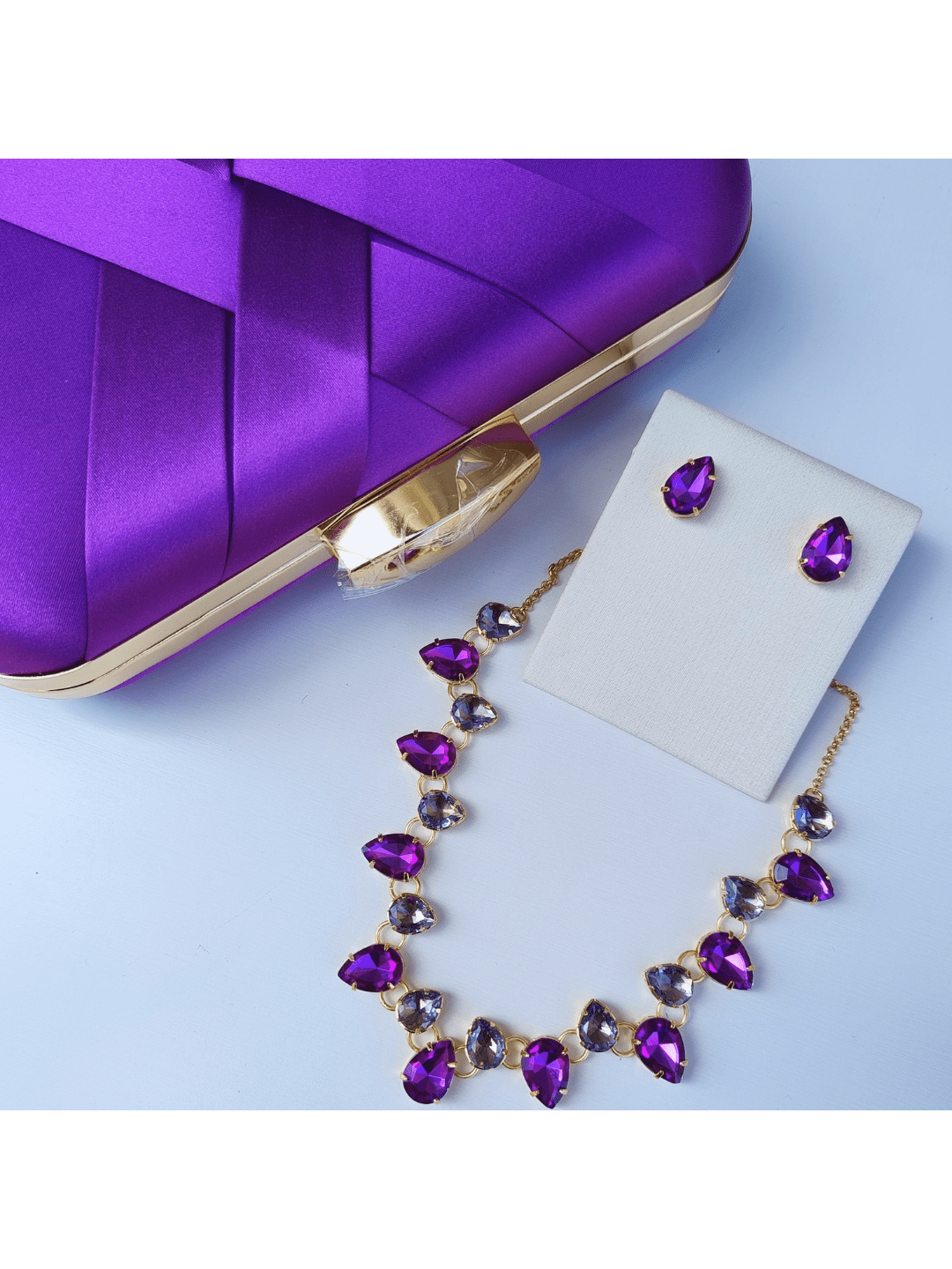 KIT COLAR BRINCO E CLUTCH MIRIAN- TONS DE ROXO Cor:TONS DE ROXO
