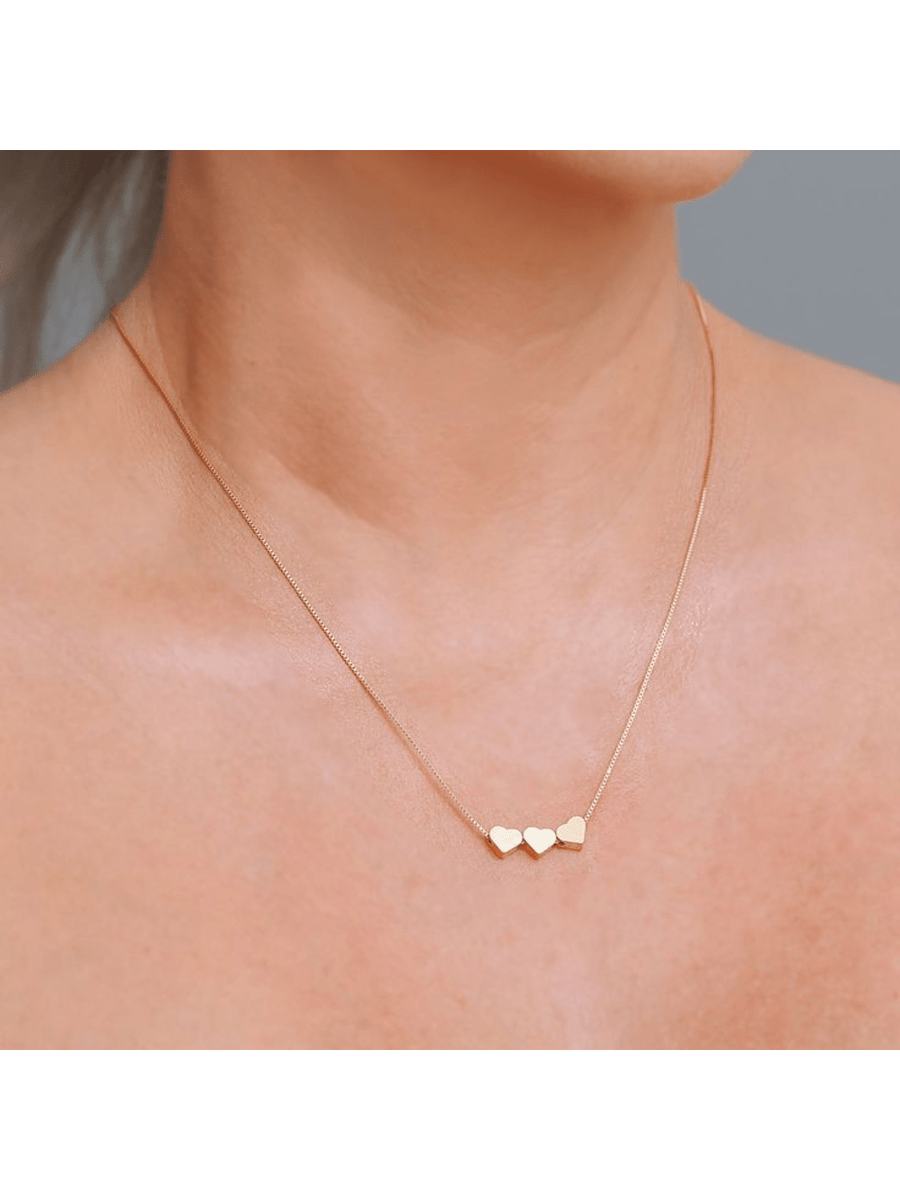COLAR 3 CORAÇÕES BANHO DOURADO Cor:Dourado