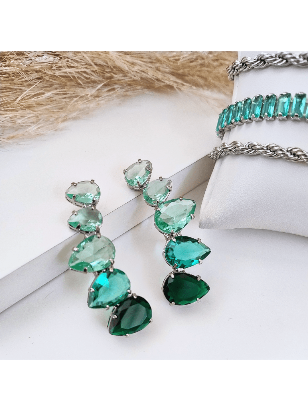 KIT BRINCO COM PULSEIRAS MELLO TONS DE VERDE Cor:Dourado