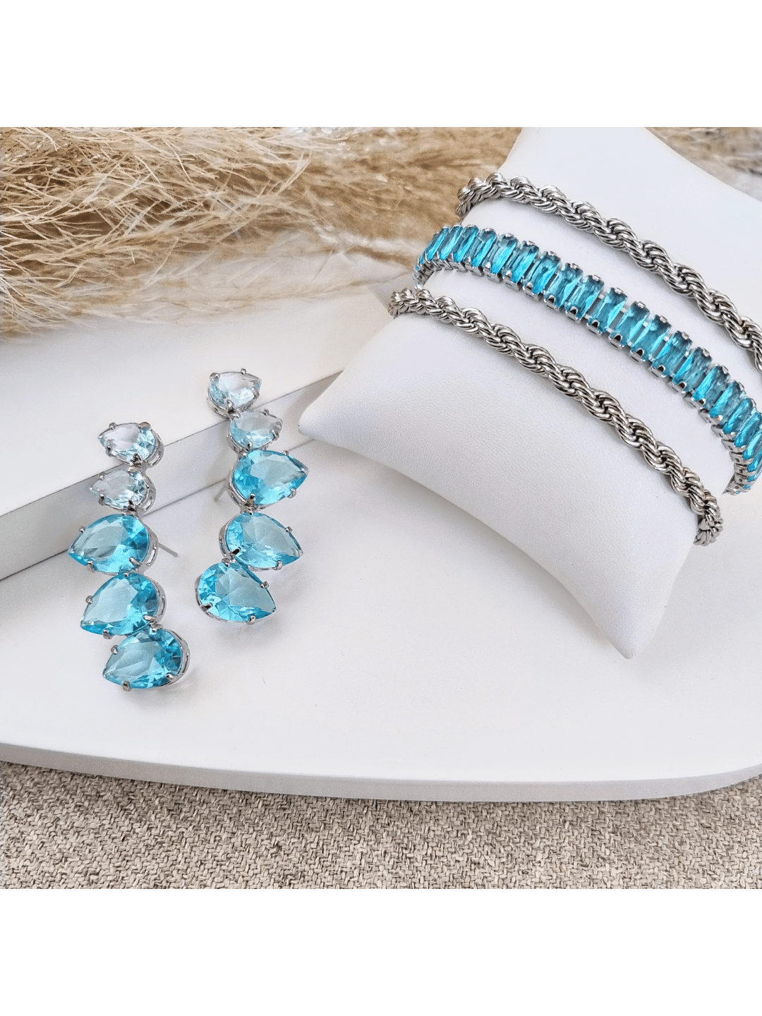 KIT BRINCO COM PULSEIRAS MELLO TONS DE AZUL CLARO Cor:Prata