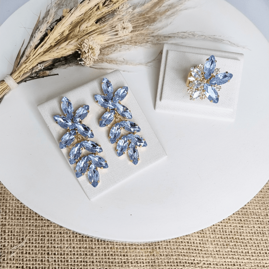KIT ANEL COM BRINCO ALEXIS HASSE Cor:Azul bebê