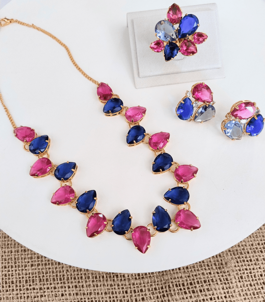 KIT COLAR BRINCO E ANEL LUCIANA TOSN DE INVERNO Cor:SAFIRA COM PINK