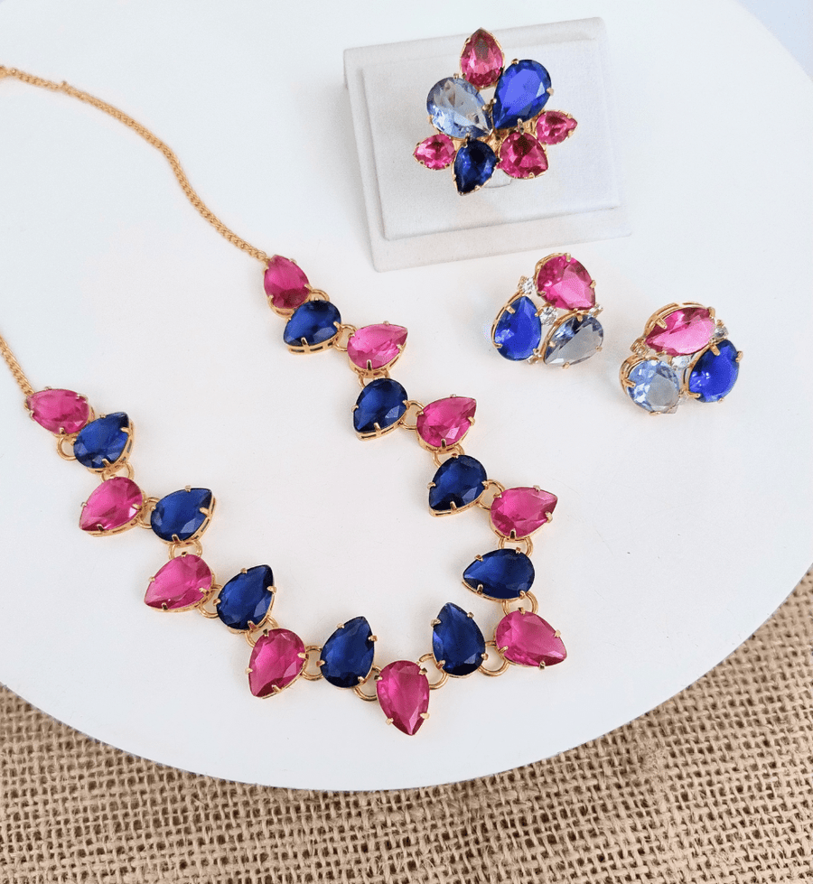 KIT COLAR BRINCO E ANEL LUCIANA TOSN DE INVERNO Cor:SAFIRA COM PINK