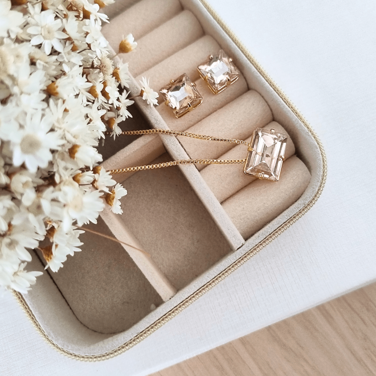 KIT COLAR COM BRINCO MEL Cor:NUDE