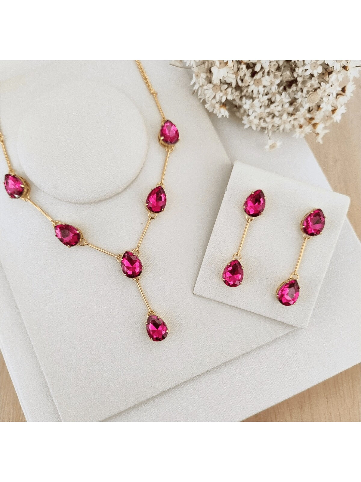 KIT COLAR COM BRINCO SALULA BANHO OURO Cor:Rosa chiclete
