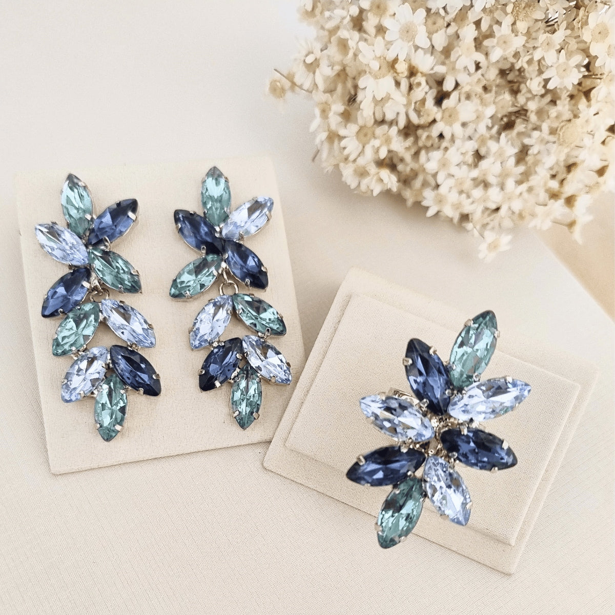 KIT ANEL COM BRINCO ALEXIS TONS DE AZUL BANHO PRATA Cor:TONS DE AZUL
