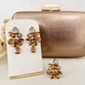 Kit Clutch, Brinco e Anel Regulável Gaby Tons de Marrom Banho Dourado