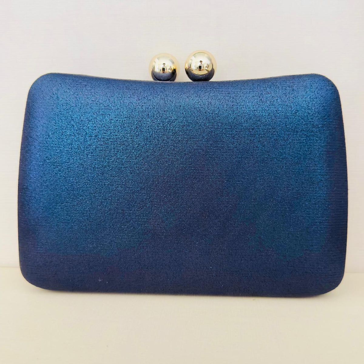 Clutch Metalizada Azul Safira com Detalhe Dourado