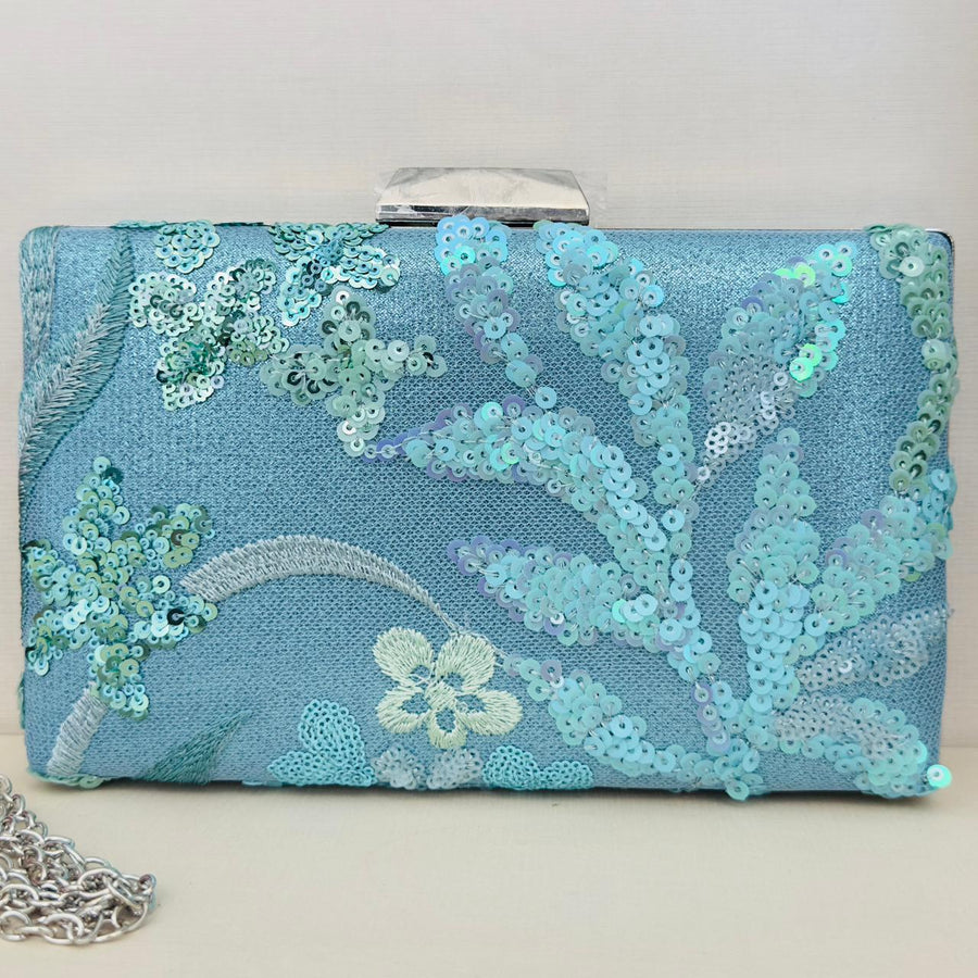 Clutch Bordada Azul Claro com Menta Detalhe Prata