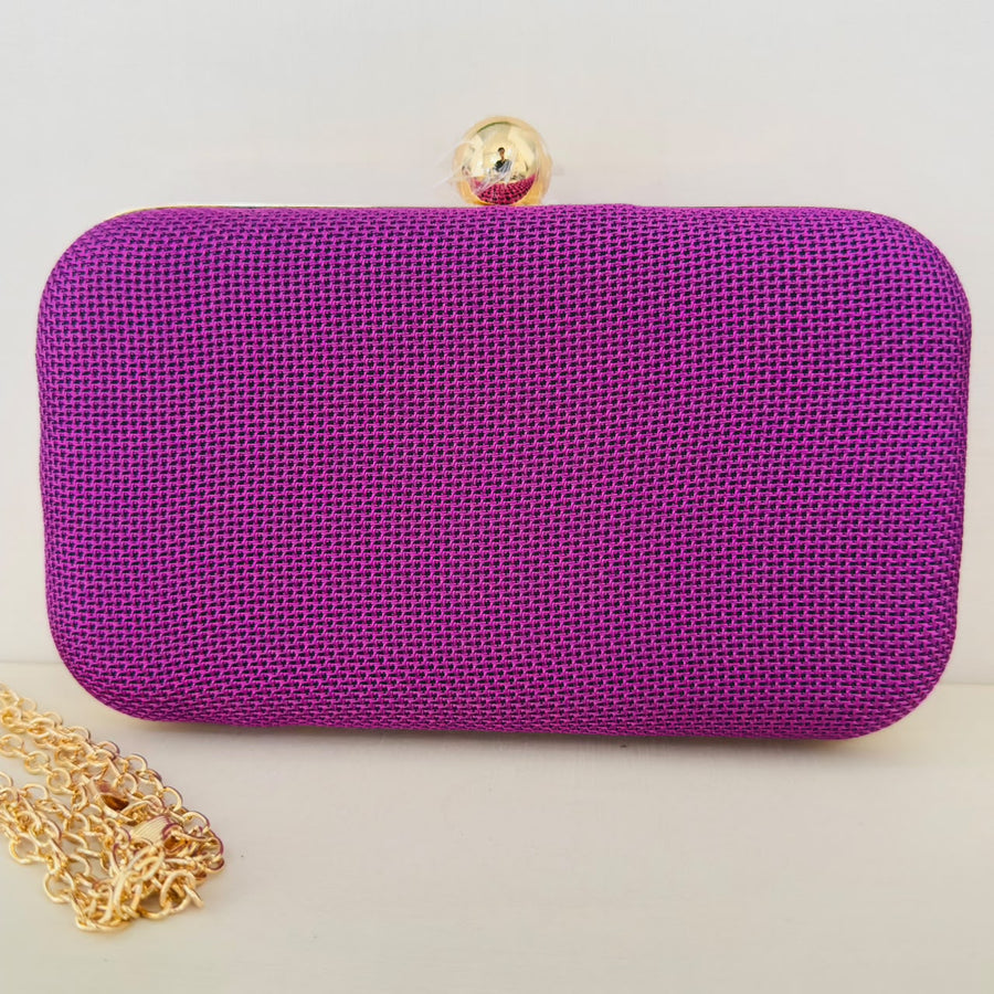 Clutch de Pano Roxo com Detalhe Dourado