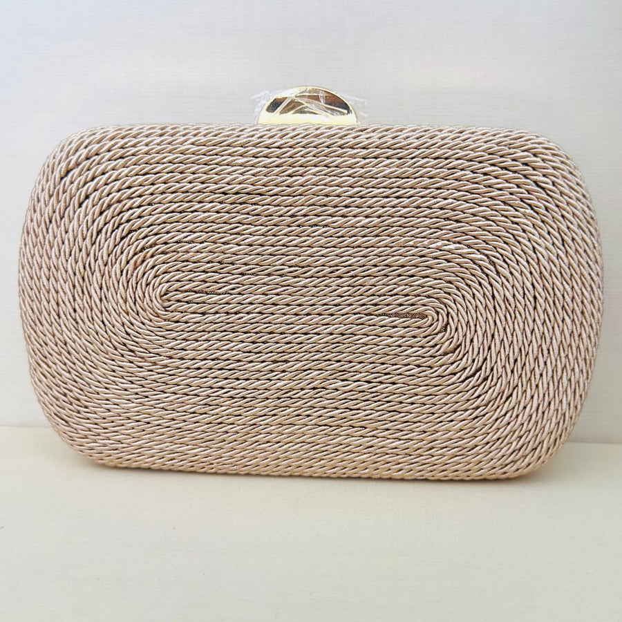 Clutch de Cordão Bege com Detalhe Dourado