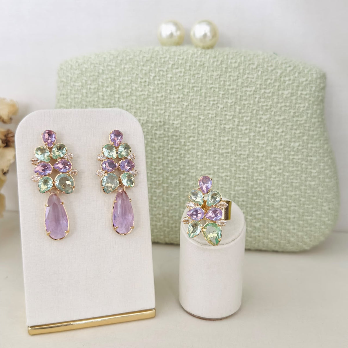 Kit Clutch, Brinco e Anel Regulável Thamires de Zircônia Lavanda com Menta Banho Dourado