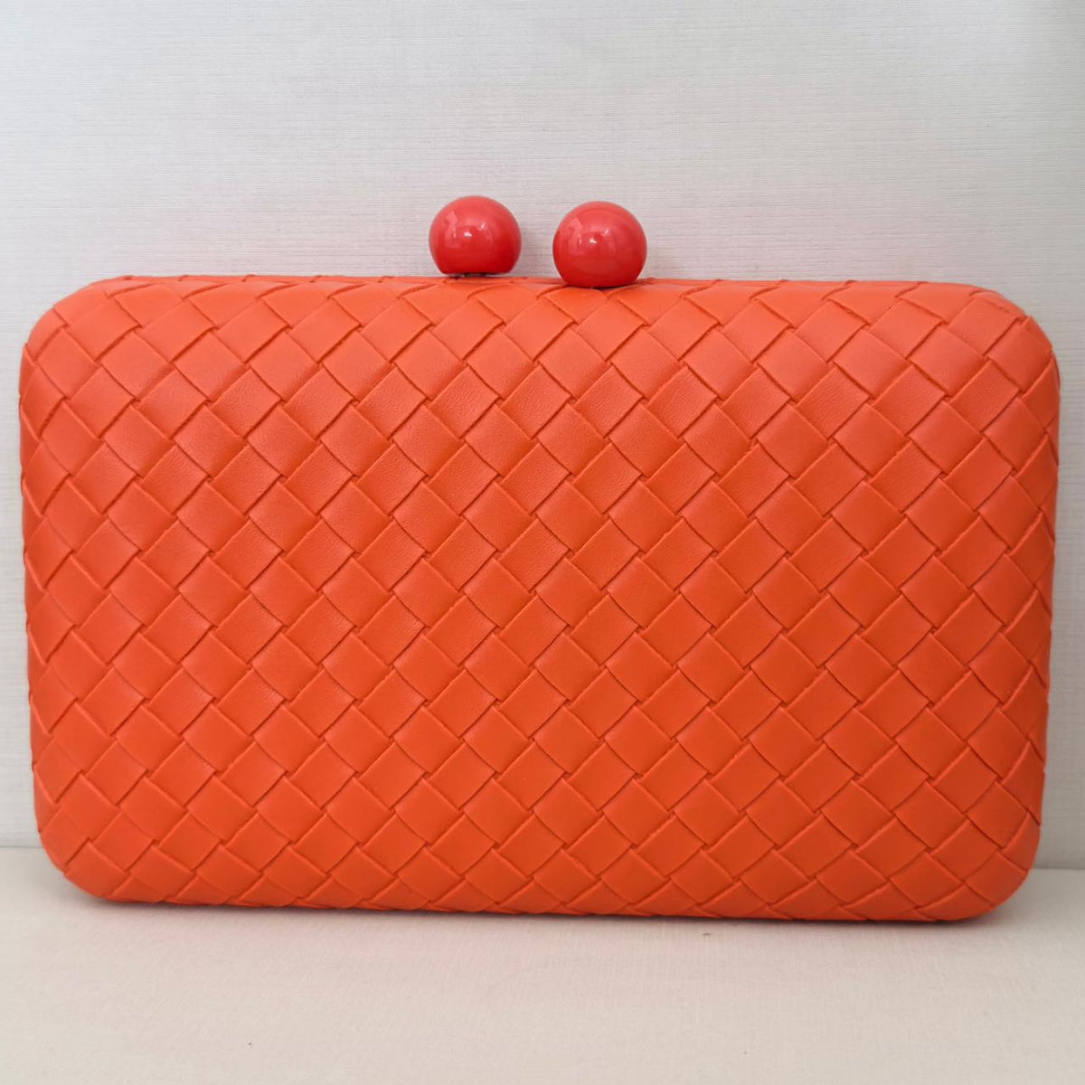 Clutch Detalhada Laranja Coral