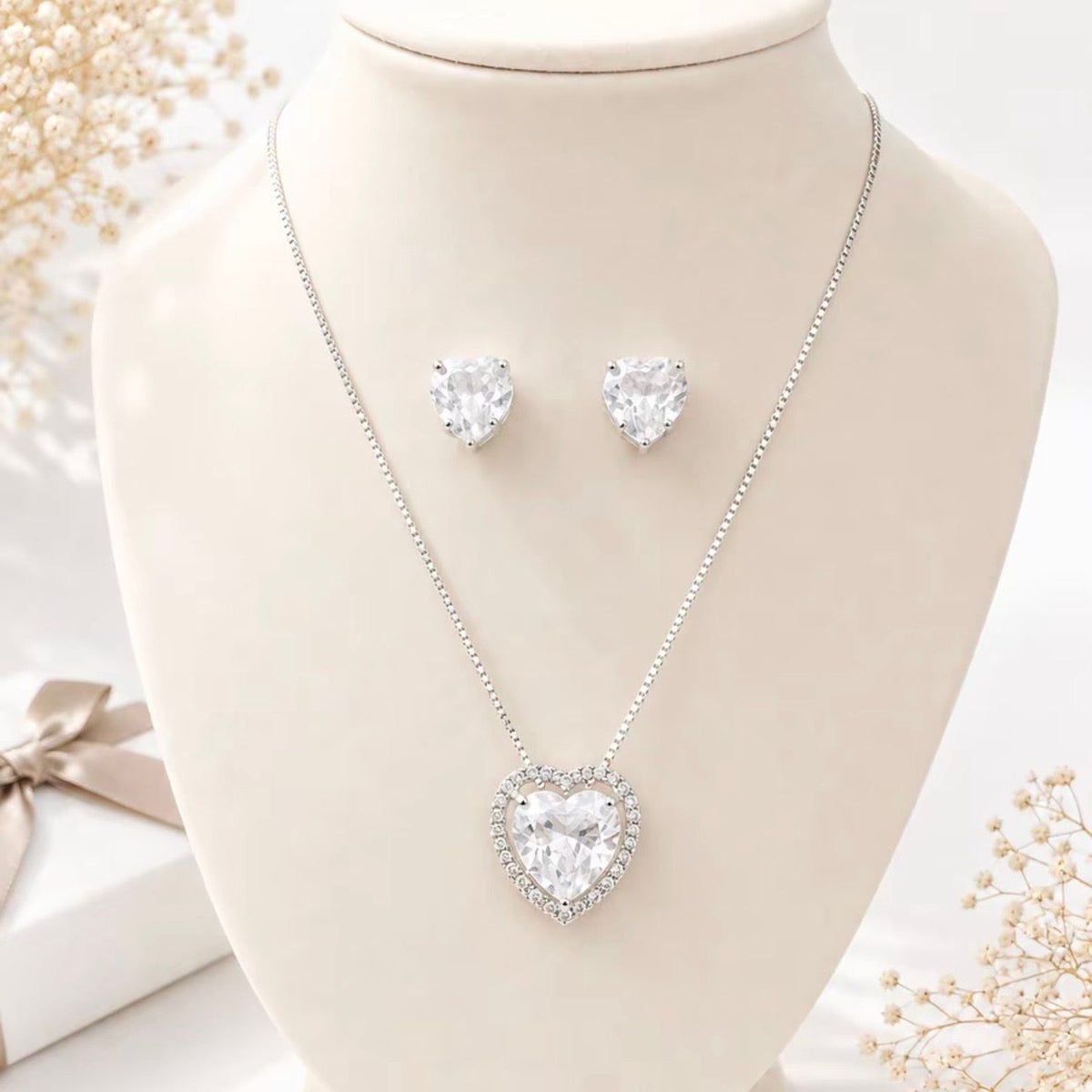 Kit Brinco e Colar Coração de Zircônia Cristal Banho Prata