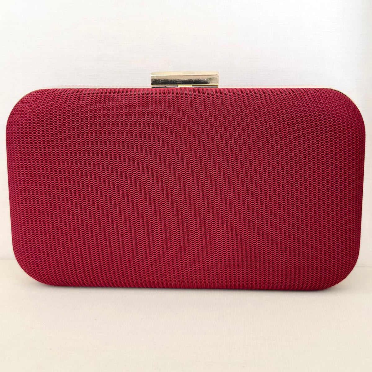 Clutch Vinho Marsala com Detalhe Dourado