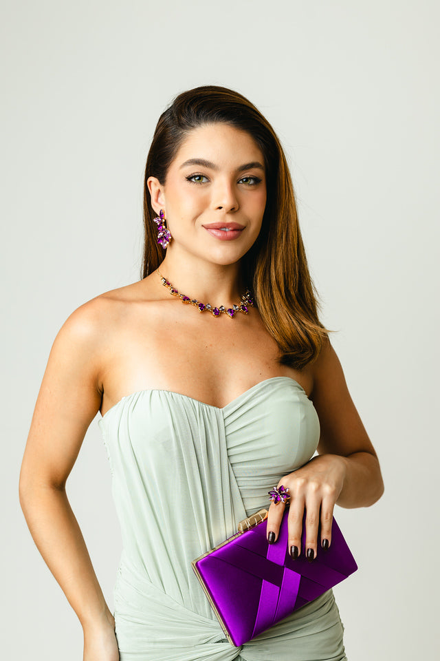 Kit 4 Peças Clutch, Brinco, Anel Regulável e Colar Miriam Tons de Roxo Banho Dourado