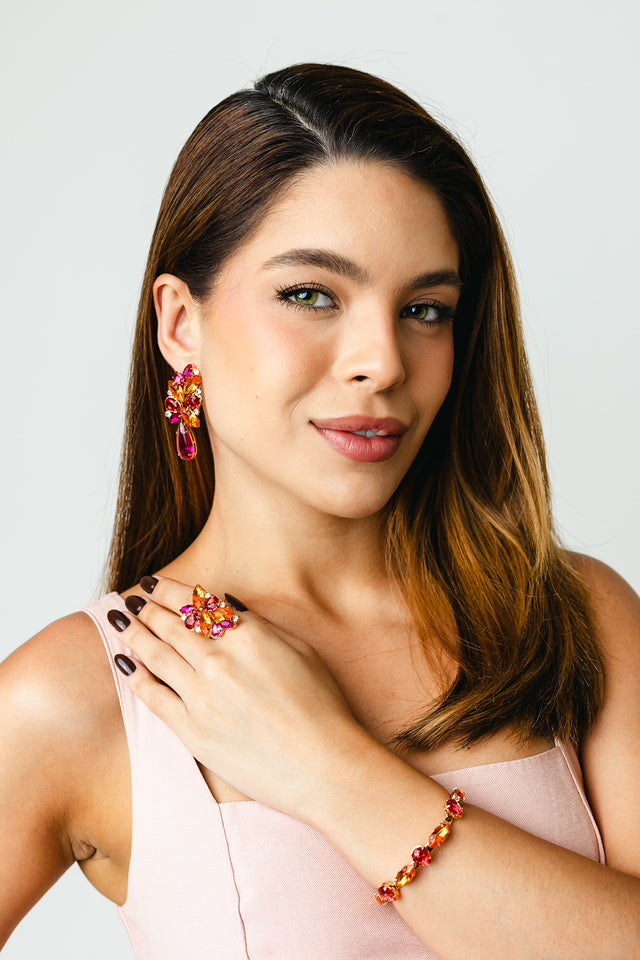 Kit Brinco, Bracelete e Anel Regulável Josy Coral com Rosa Fúcsia Banho Dourado