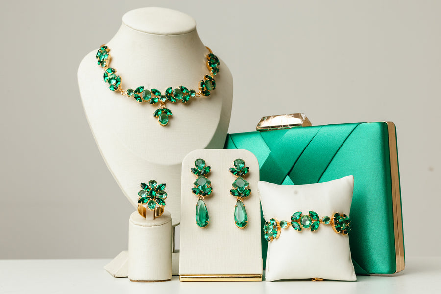 Kit 5 Peças Clutch, Brinco, Colar, Pulseira e Anel Regulável Luxo Tons de Verde Banho Dourado