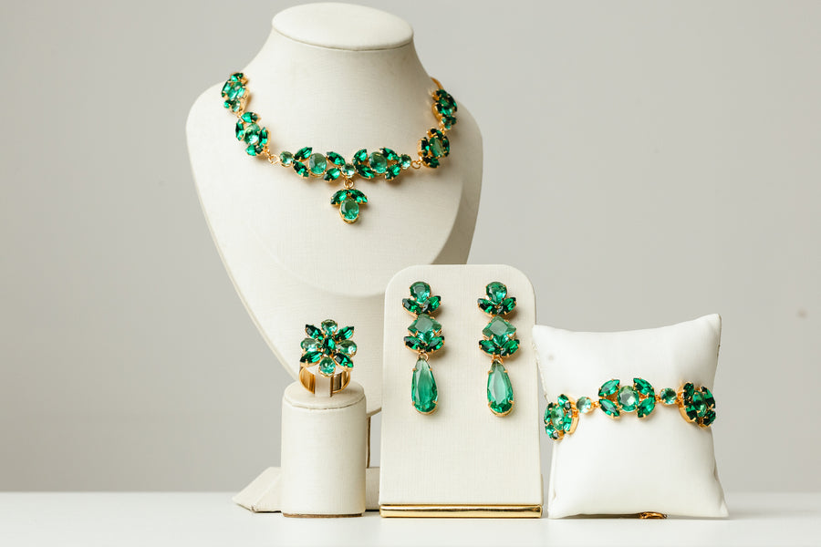 Kit 4 Peças Brinco, Colar, Pulseira e Anel Regulável Luxo Tons de Verde Banho Dourado