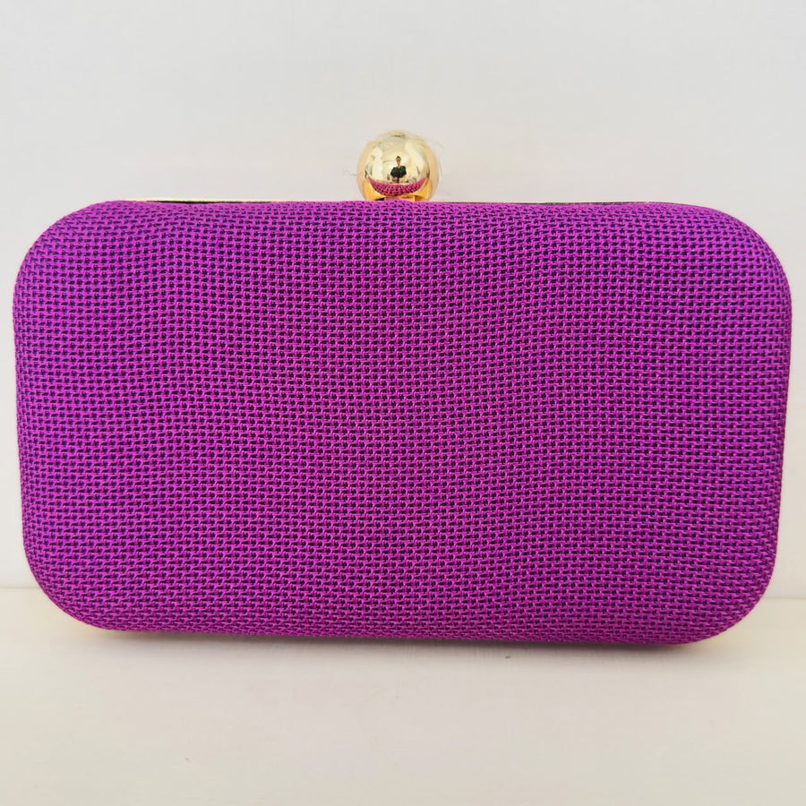 Clutch de Pano Roxo com Detalhe Dourado