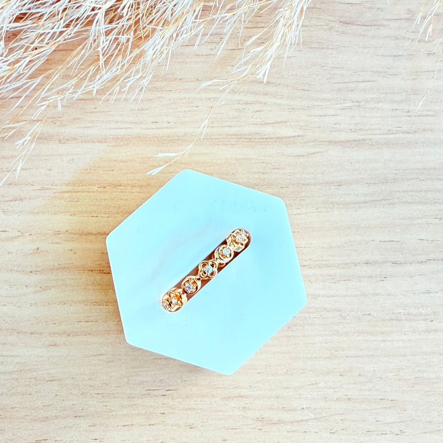Anel Aparador Delicado com Pontos de Zircônias | Dourado