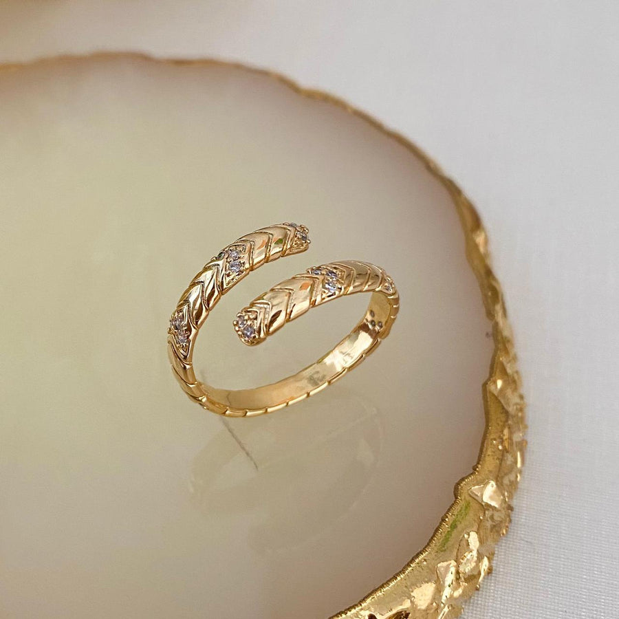 Anel Espiral Dourado Com Zircônia