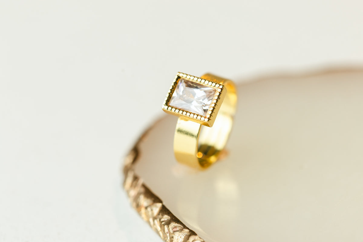 Anel Quadrado de Zircônia | Dourado - Regulável