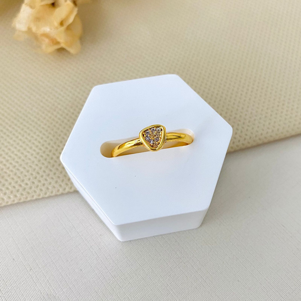 Anel Regulavel Triangulo Com Mini Zirconia