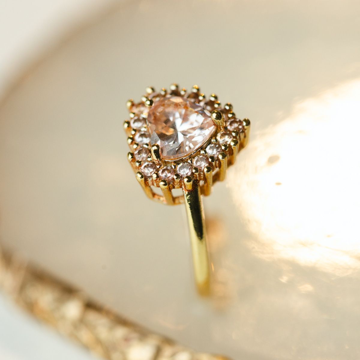 Anel Solitário Coração de Zircônia Cristal Cravejado Dourado Tamanho:22