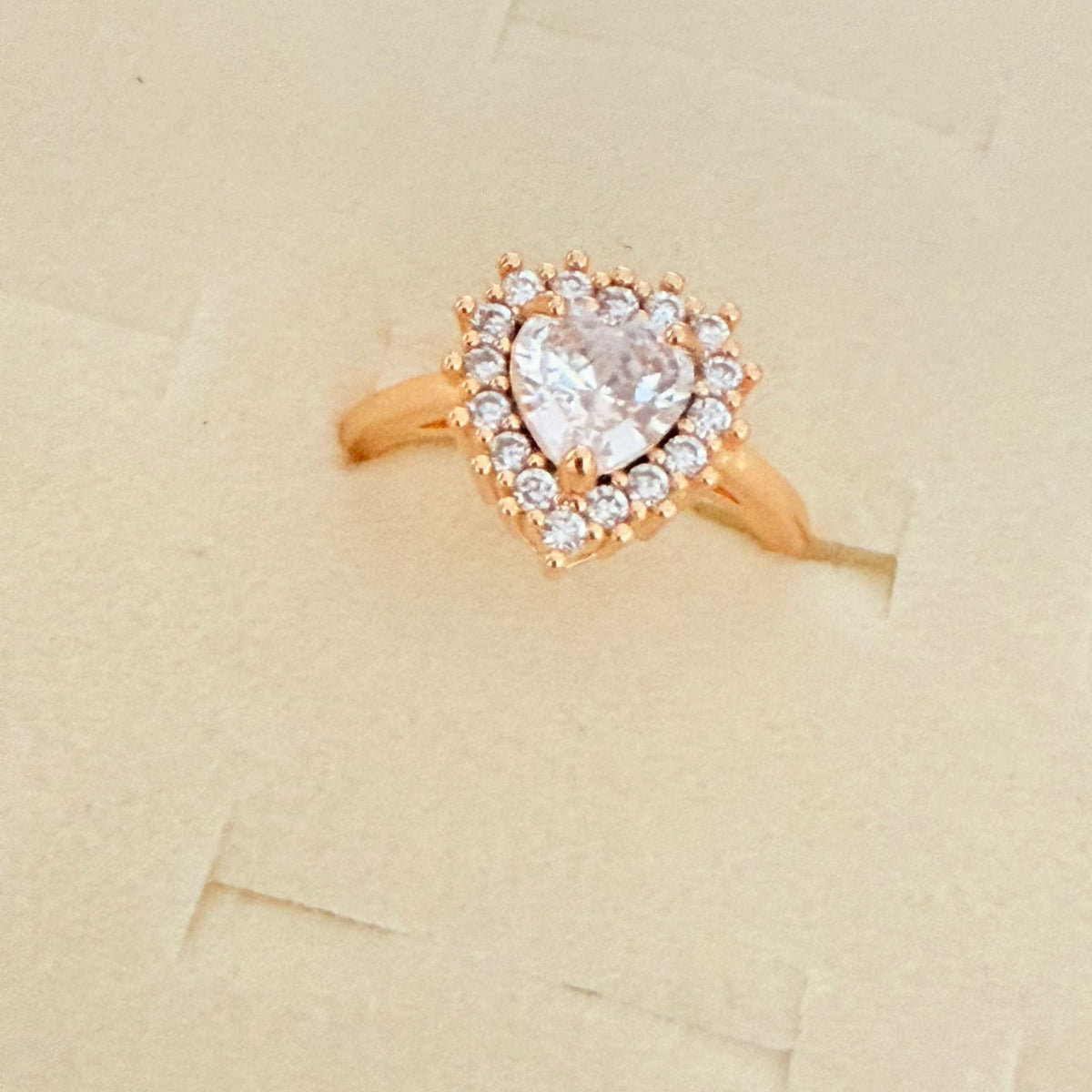 Anel Solitário Coração de Zircônia Cristal Cravejado Dourado Tamanho:22