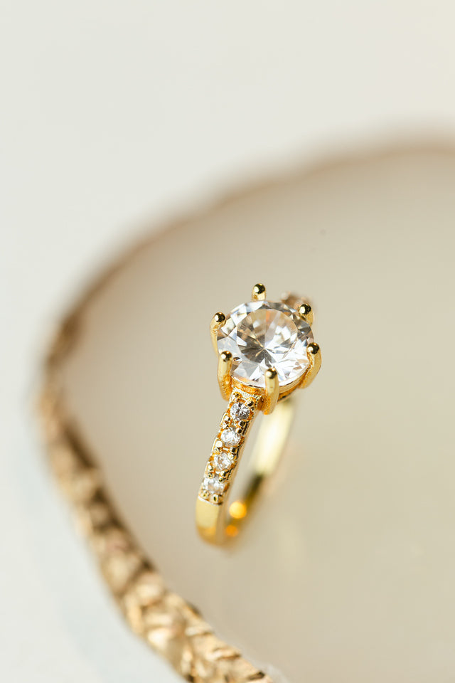 Anel Solitário de Zircônia Cristal e Micro pontos de Zircônia | Dourado Tamanho:20