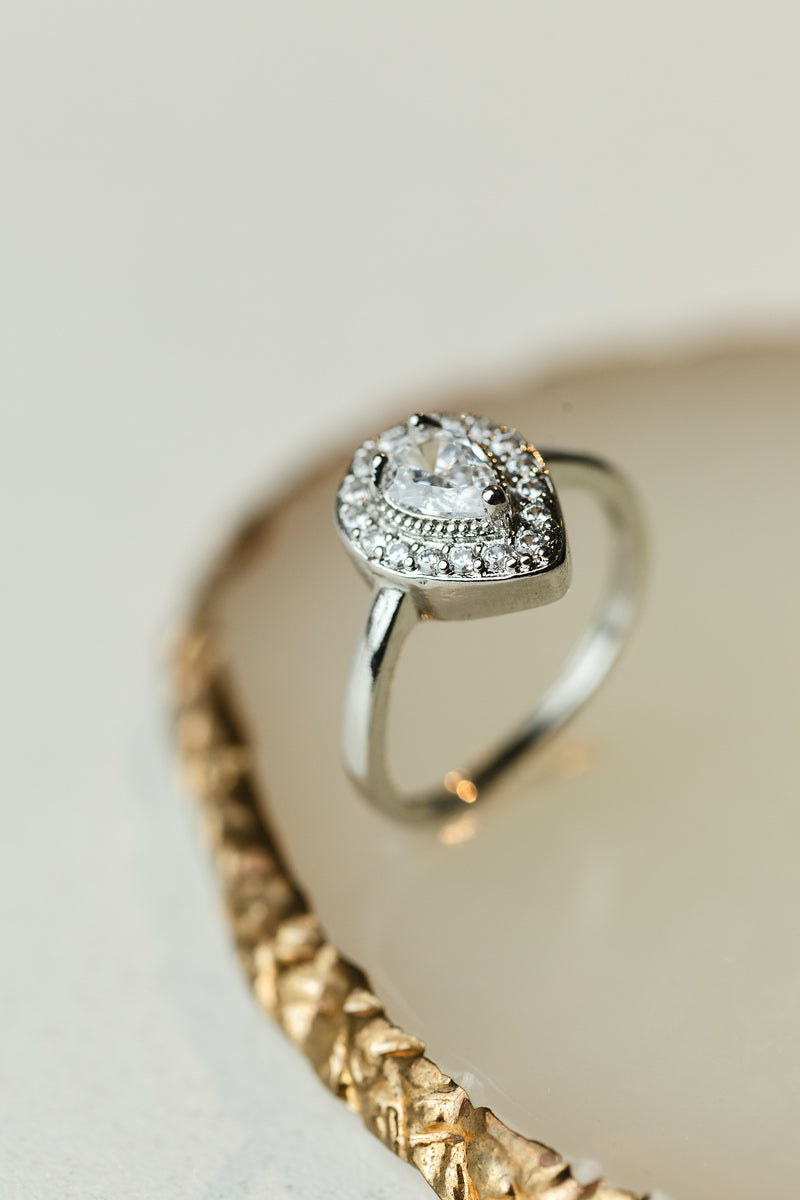 Anel Solitário Gota de Zircônia Cristal | Prata Claro Tamanho:22