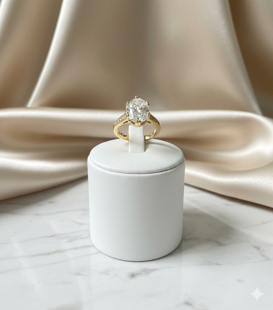 Anel Solitário Trabalhado de Zircônia Cristal | Banho de ouro 18k