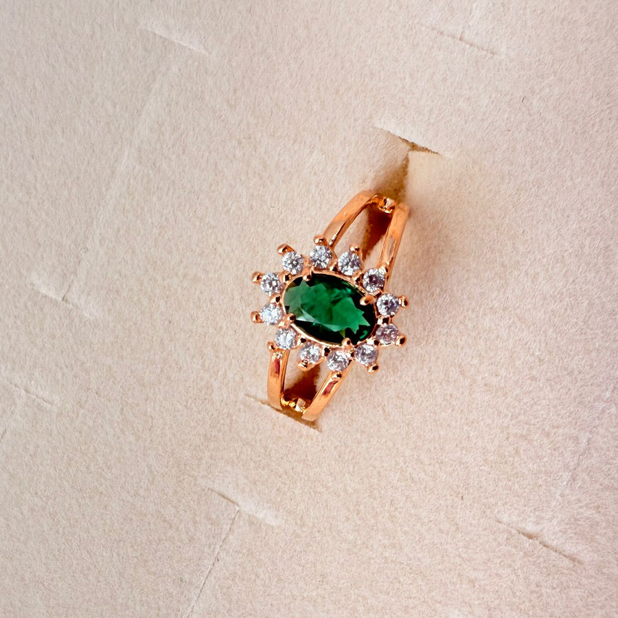 Anel Solitário Verde com Zircônia | Dourado