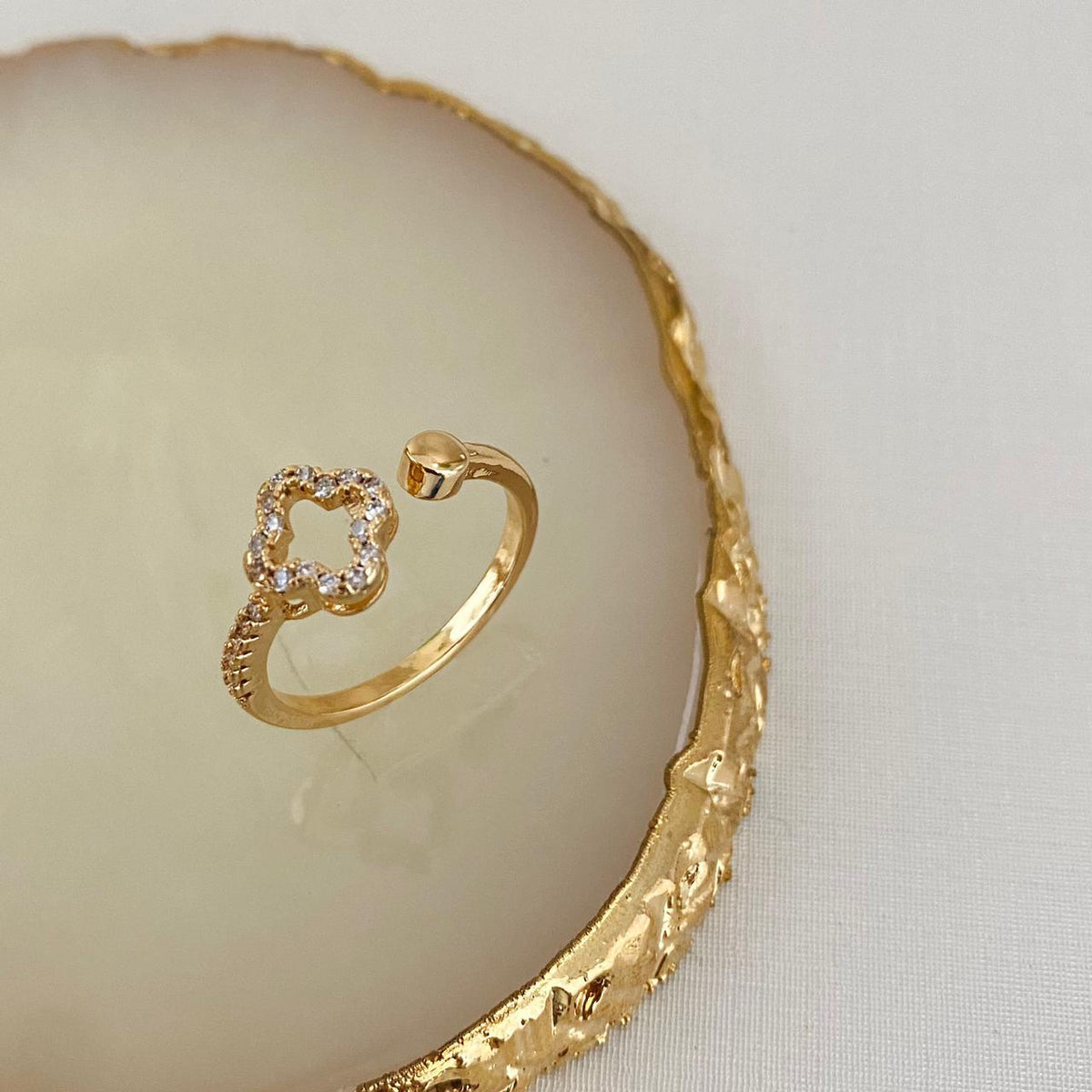 Anel Trevo De Zircônia Jasmim Dourado
