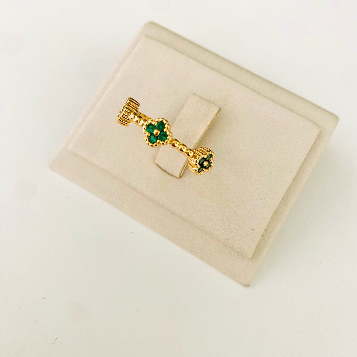 Anel VF Esmeralda com Zircônias (Regulável)