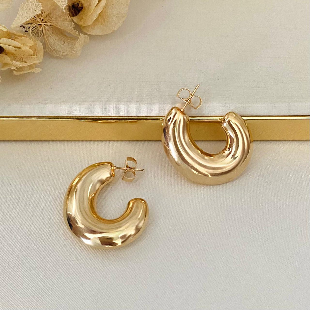 Argola Abalada Leve Isa Dourado