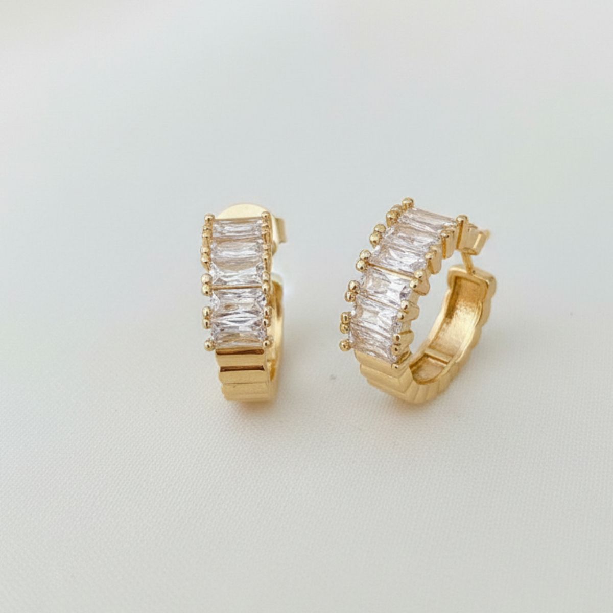 Argola de Zircônia Cristal Lady Dourado