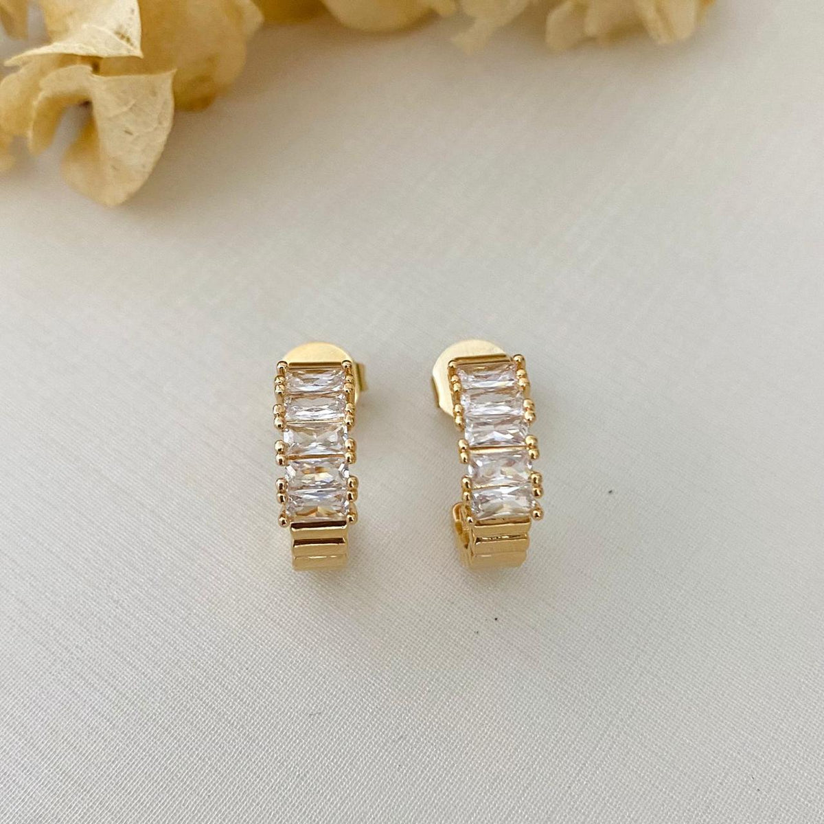 Argola de Zircônia Cristal Lady Dourado