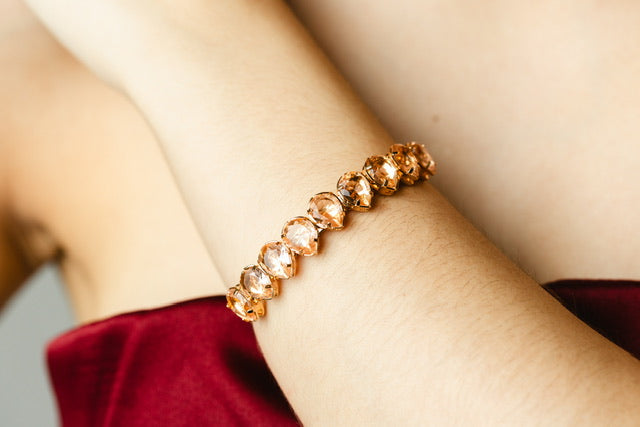 Bracelete Gotinha Alice de Zircônia Nude Dourado Ajustável