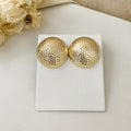 Brinco Botão Grande Detalhado Dourado