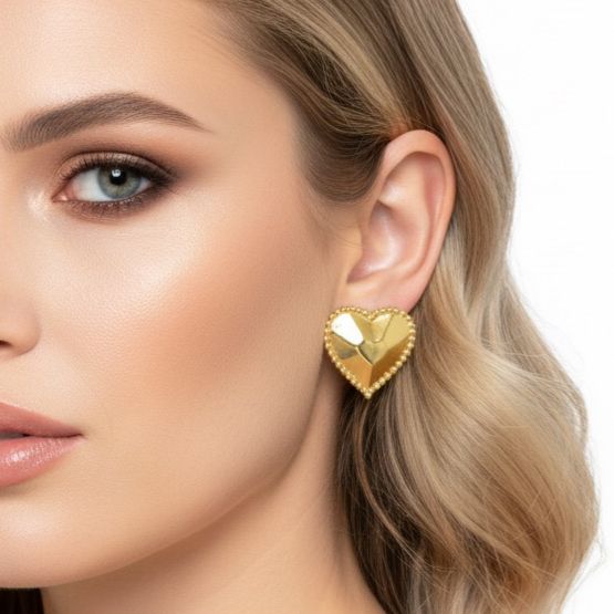 Brinco Coração Liso Dourado