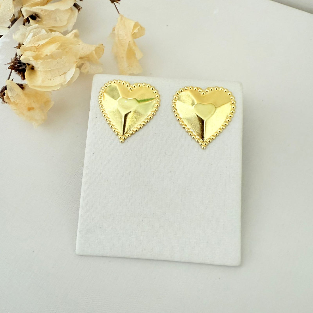 Brinco Coração Liso Dourado