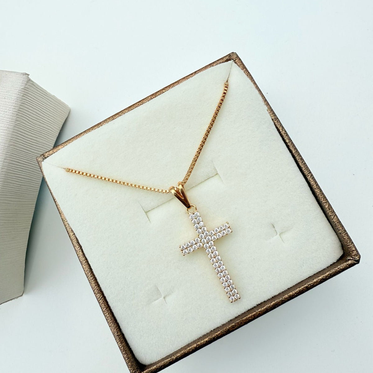 Colar Crucifixo de Zircônia