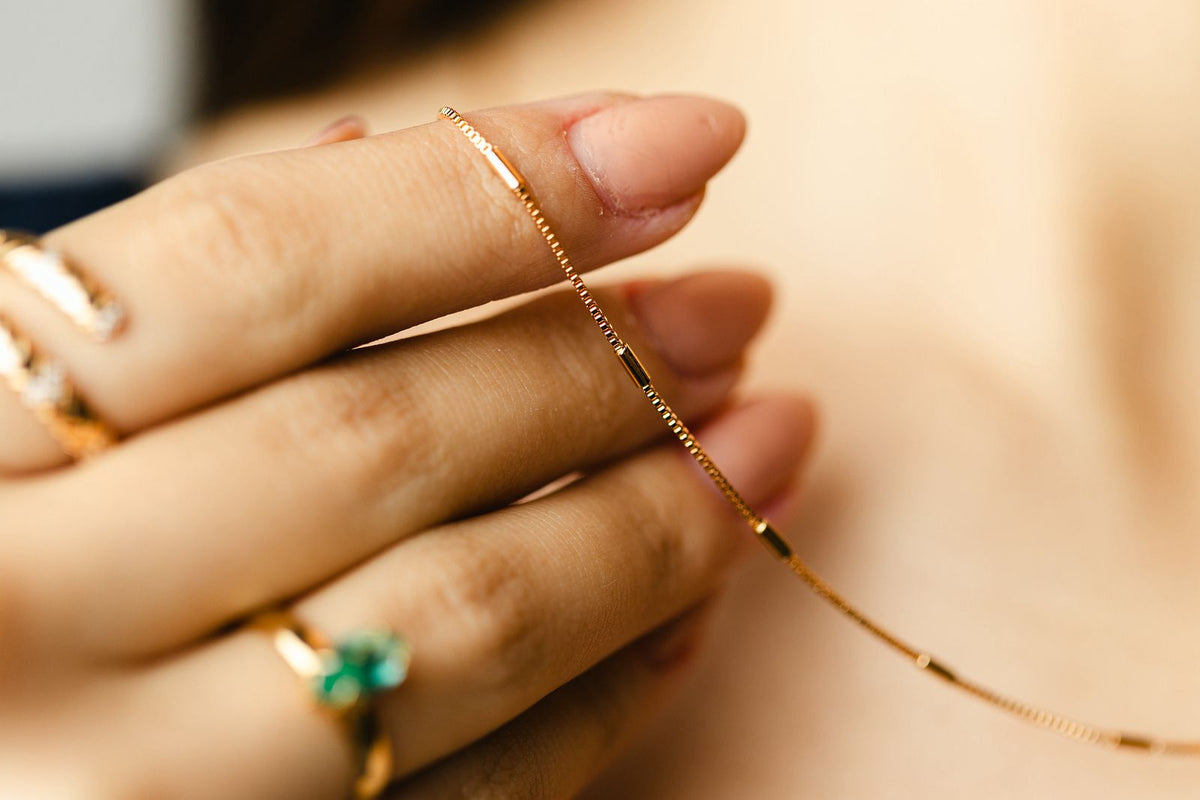 Colar Curto de Caninho Dourado