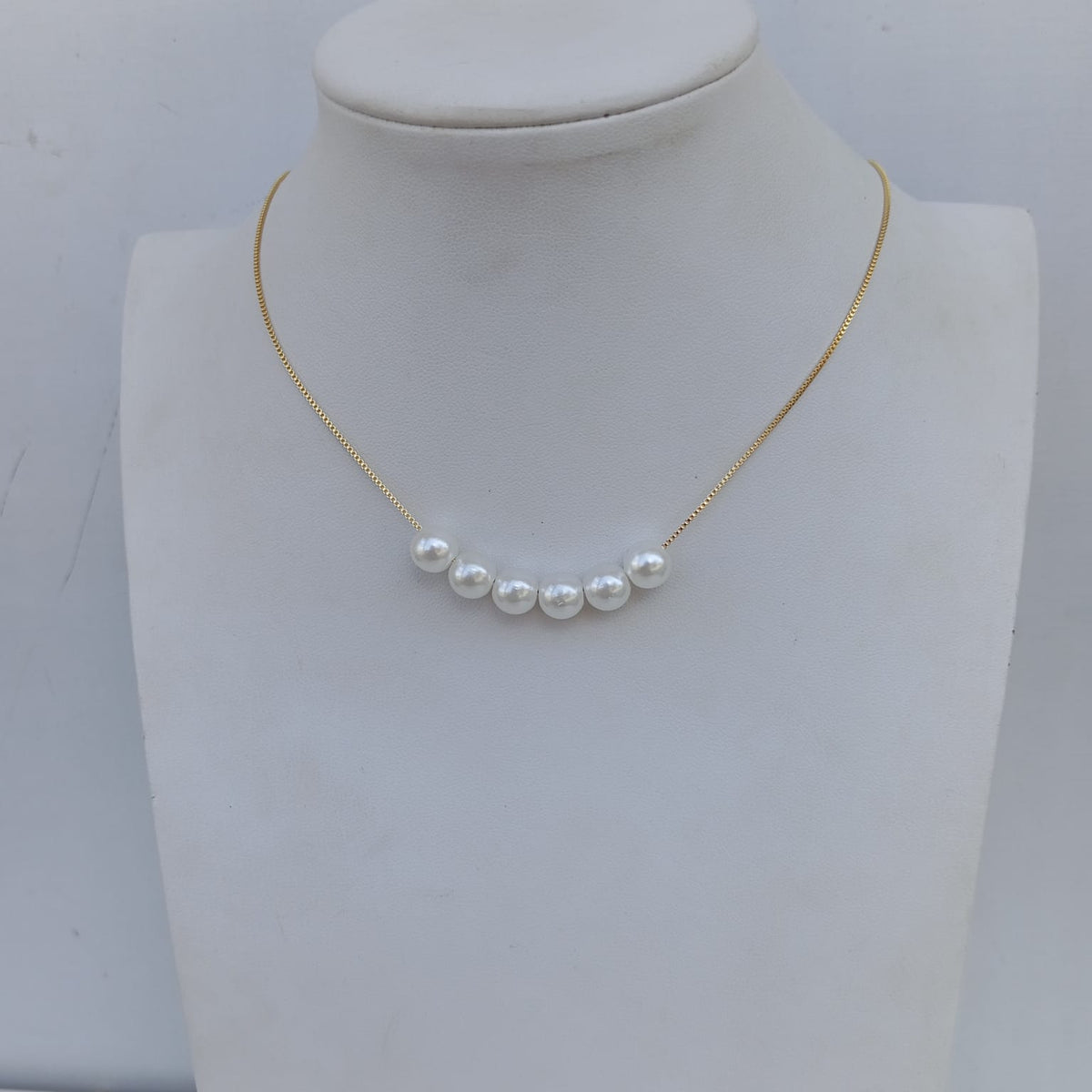 Colar Linha de Pérolas Dourado