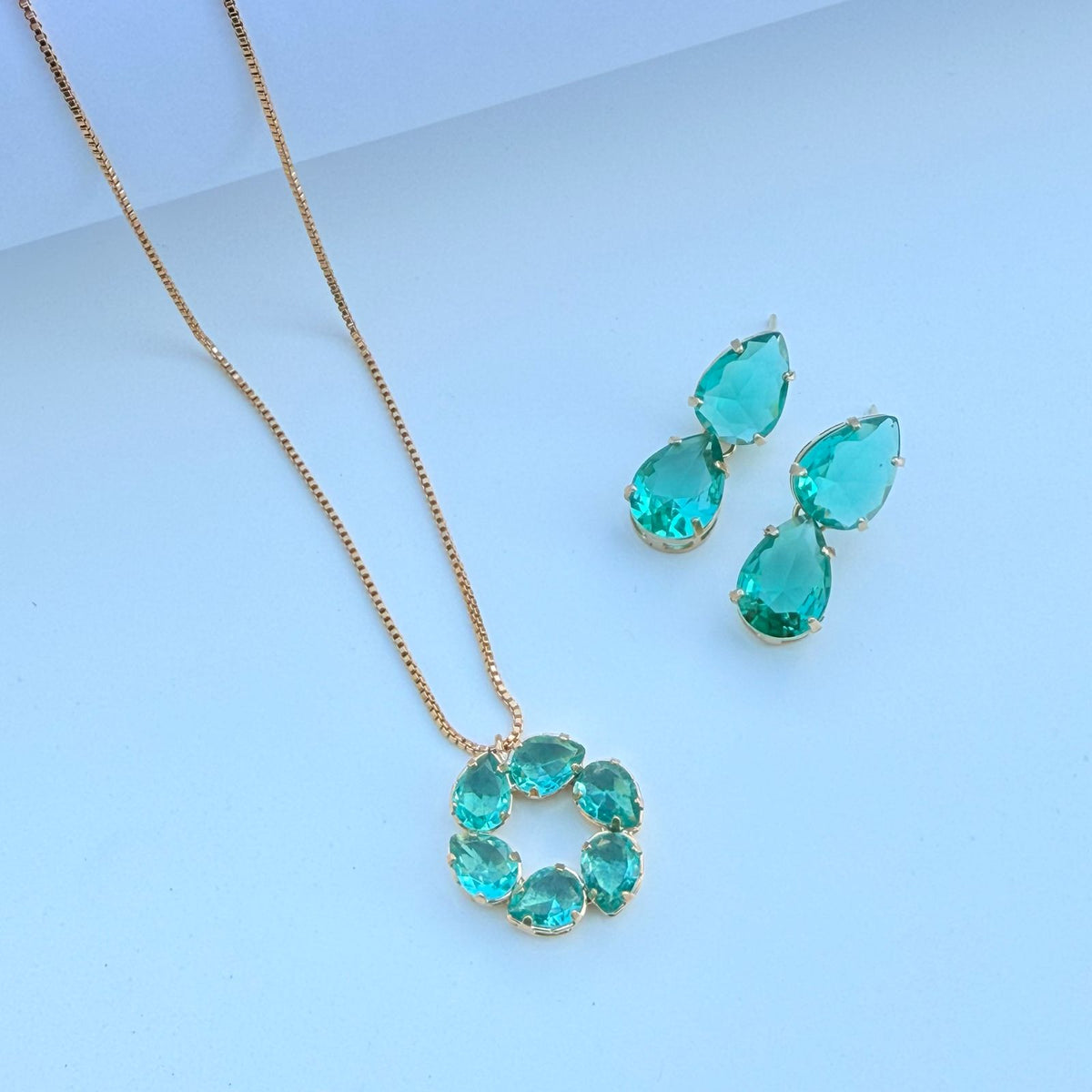 Conjunto de Colar de Zircônia e Brinco de Gota Duplo Esmeralda