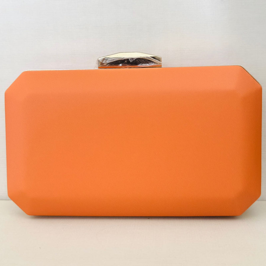 Clutch Coral Laranja com Detalhe Dourado