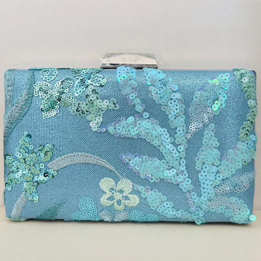 Clutch Bordada Azul Claro com Menta Detalhe Prata