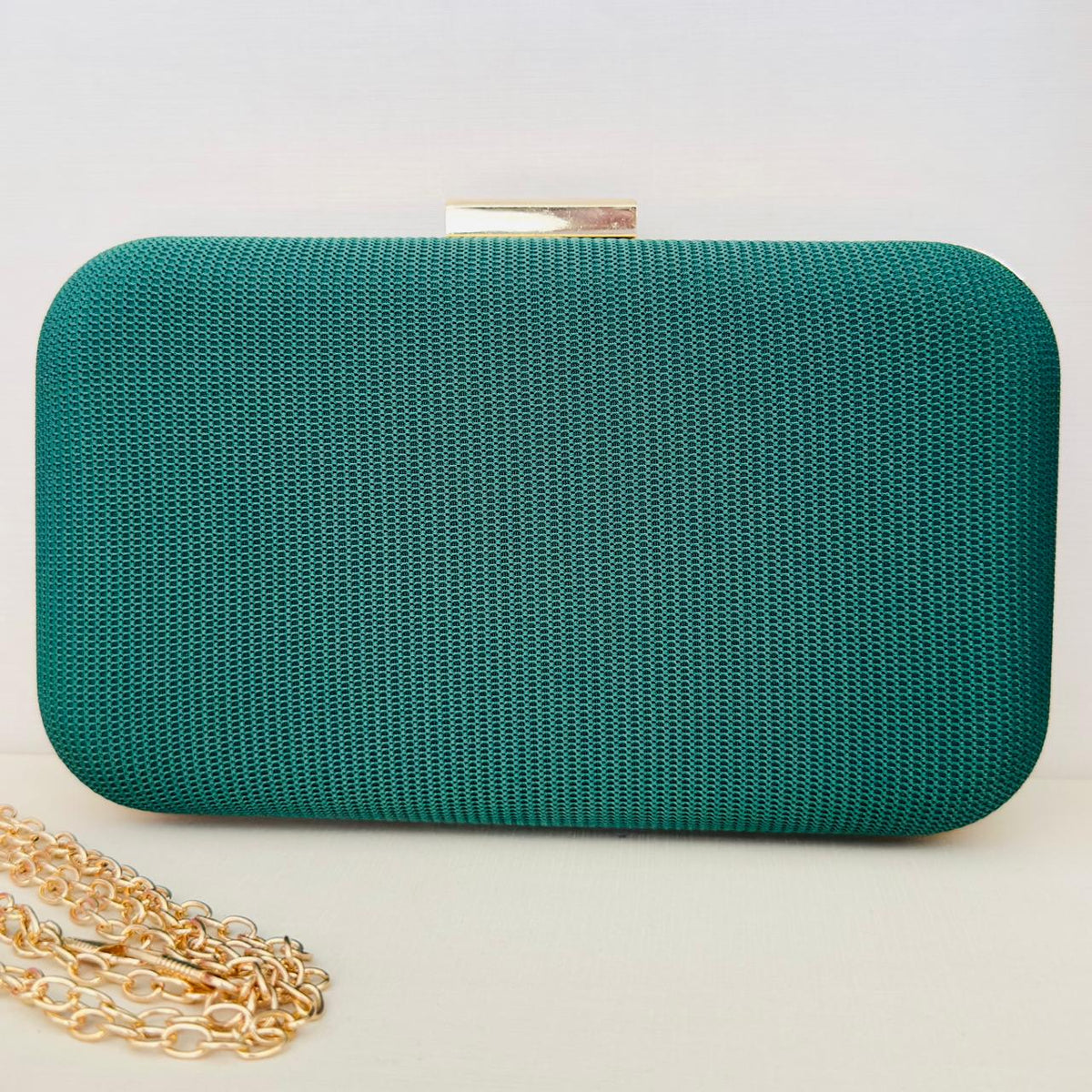 Clutch Verde Esmeralda com Detalhe Dourado